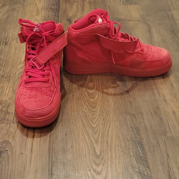 nike air force 1 mid gym red